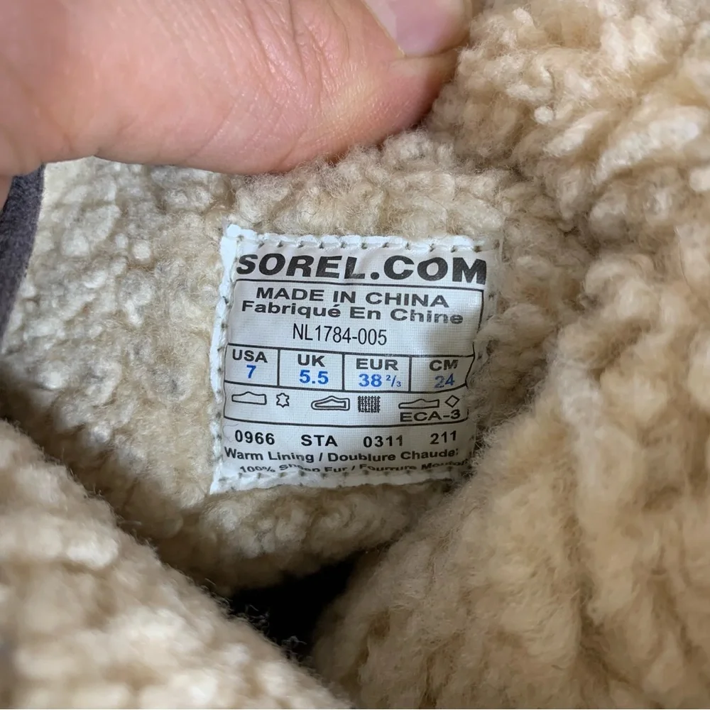 Sorel Black Leather Lace-Up Winter Boots with Cream Sherpa Lining - Picture 9 of 10